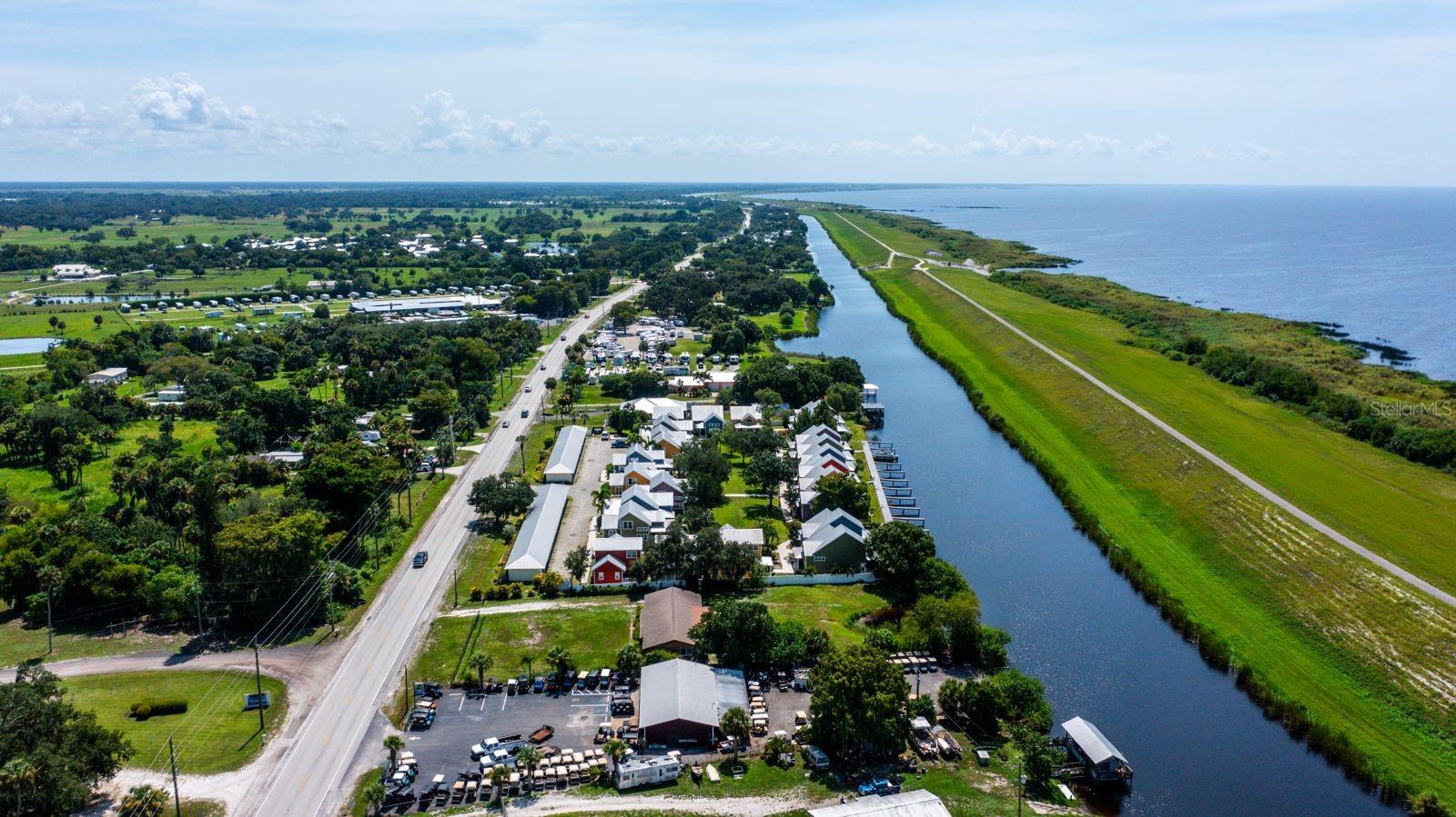 COTTAGES/THE LAKE - Residential