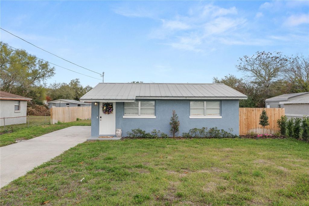 Photo of 272 Avenue A, Waverly, FL 33877 (MLS # L4959955)