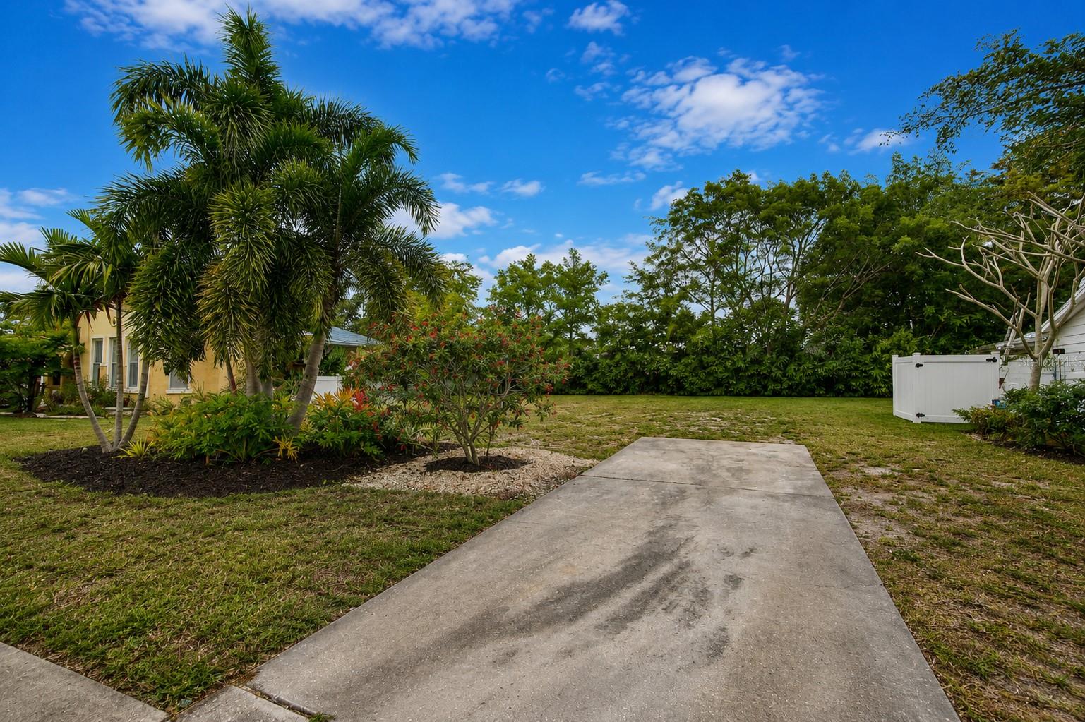 463 ACACIA DRIVE