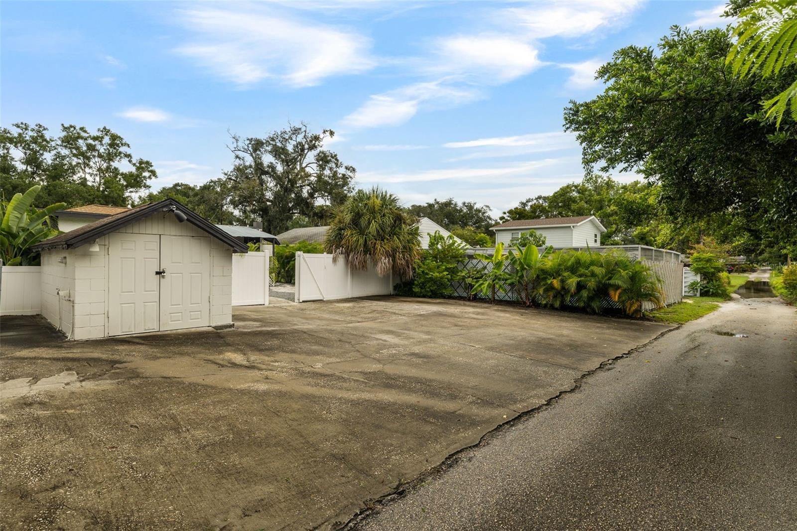 HAMPTON TERRACE - Residential Lease