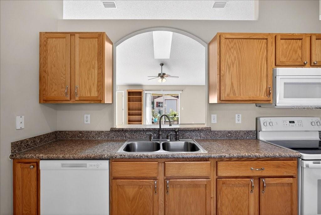 PINE LAKES - Residential