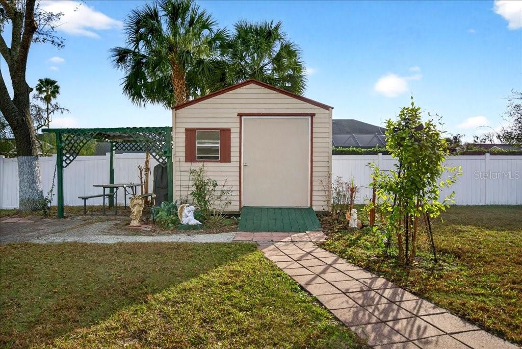 PINE LAKES - Residential