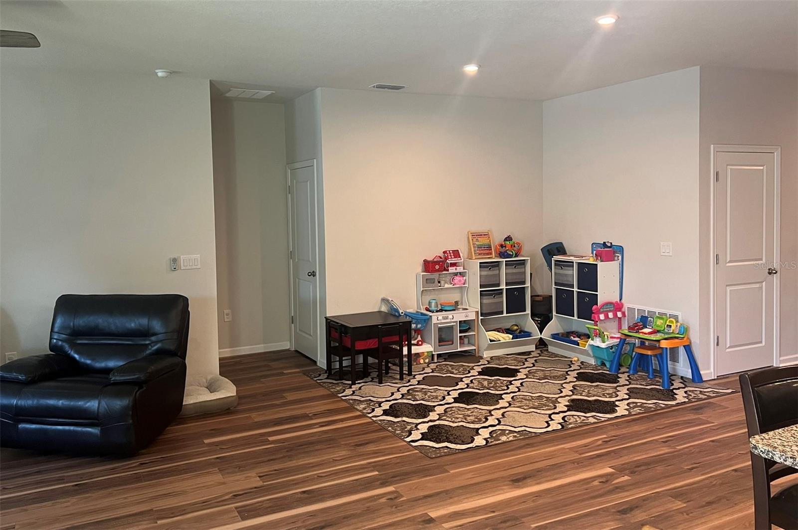 DORA LANDINGS - Residential