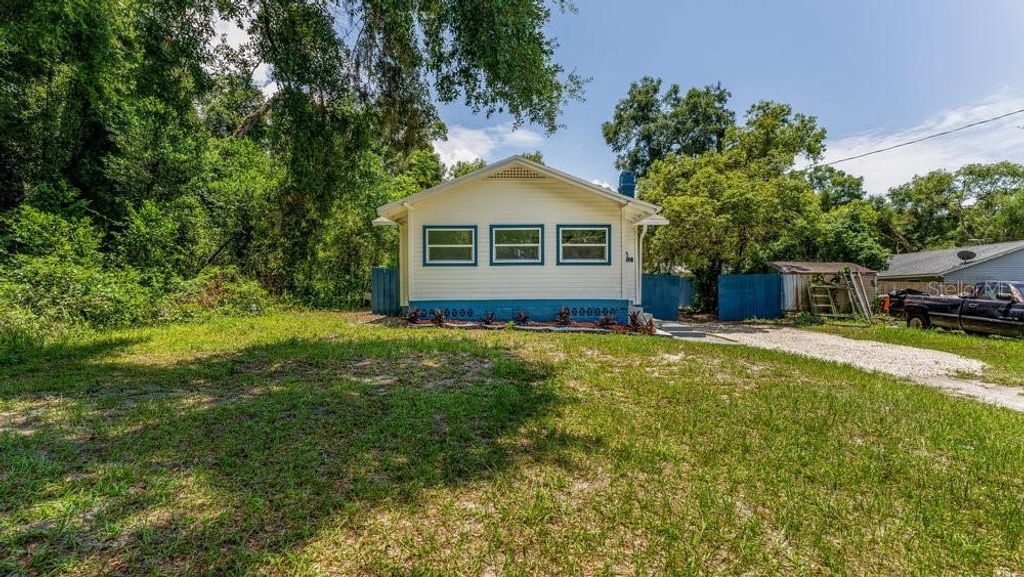 Photo of 912 E Carolina Ave, Deland, FL 32724 (MLS # O6376972)