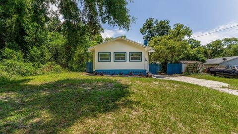 Photo of 912 E Carolina Ave, Deland, FL 32724 (MLS # O6376972)