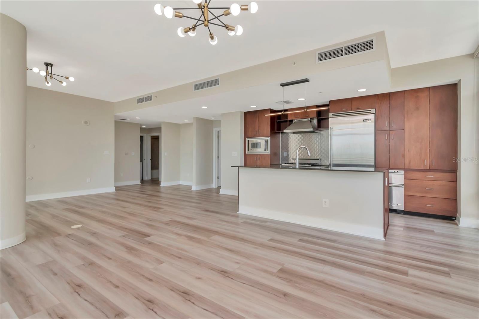 GRAND CENTRAL AT KENNEDY RESID - Residential