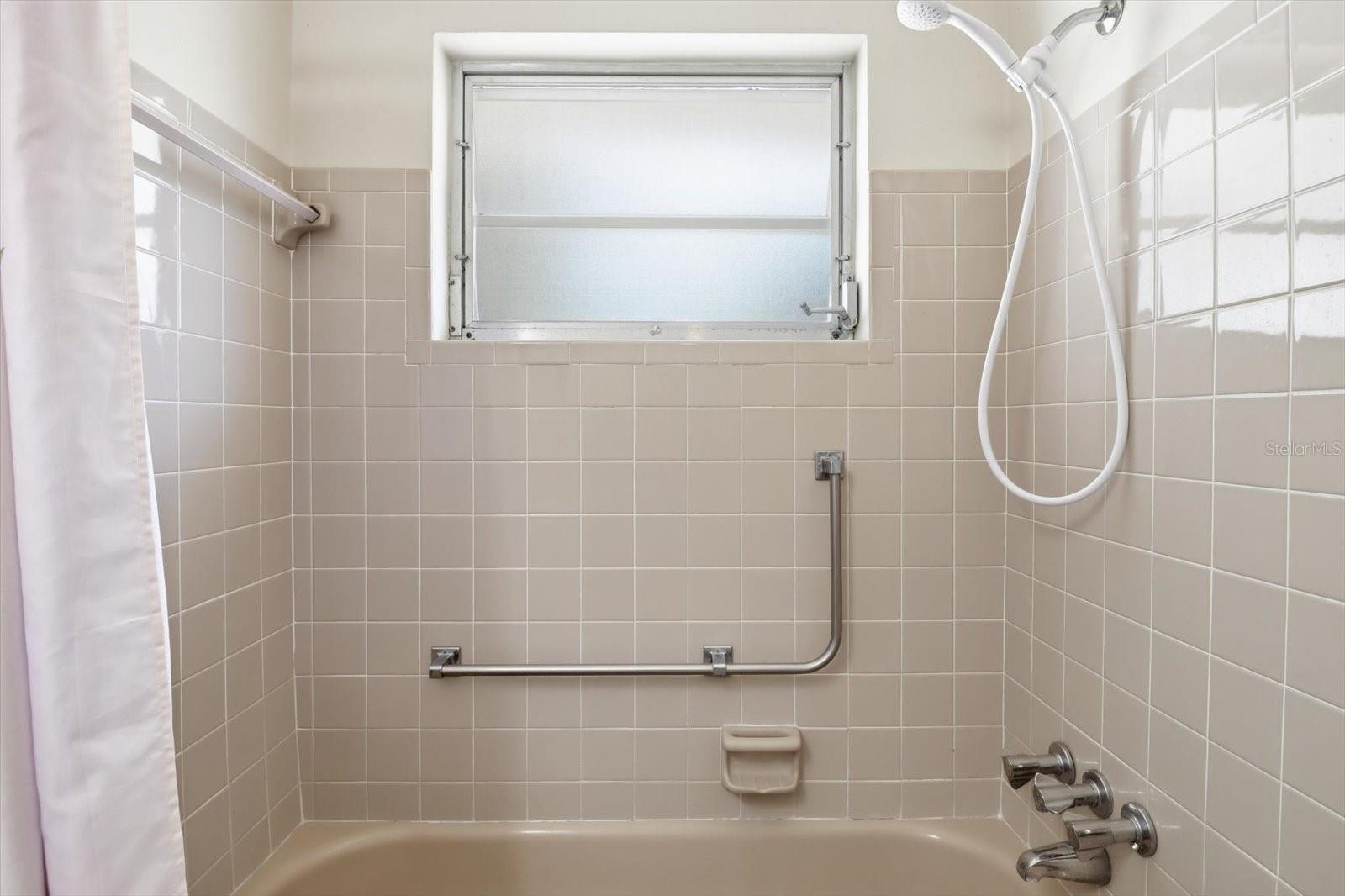 BEVERLY HILLS UNIT 04 - Residential