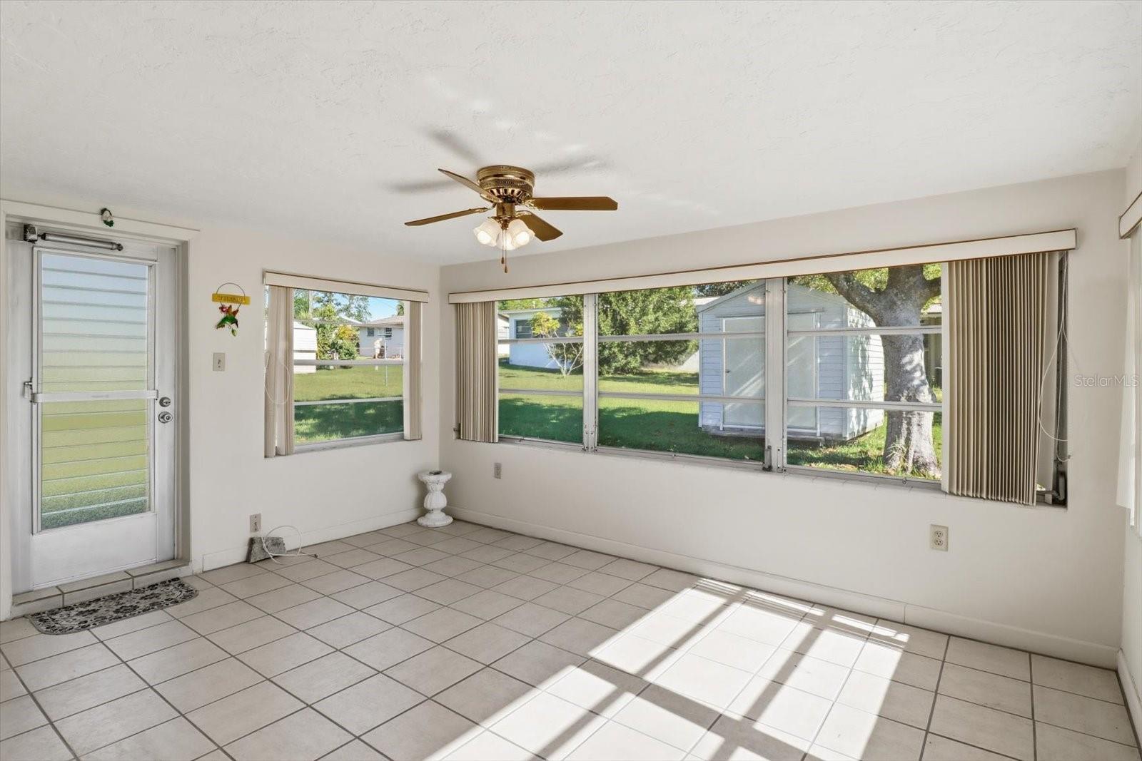 BEVERLY HILLS UNIT 04 - Residential