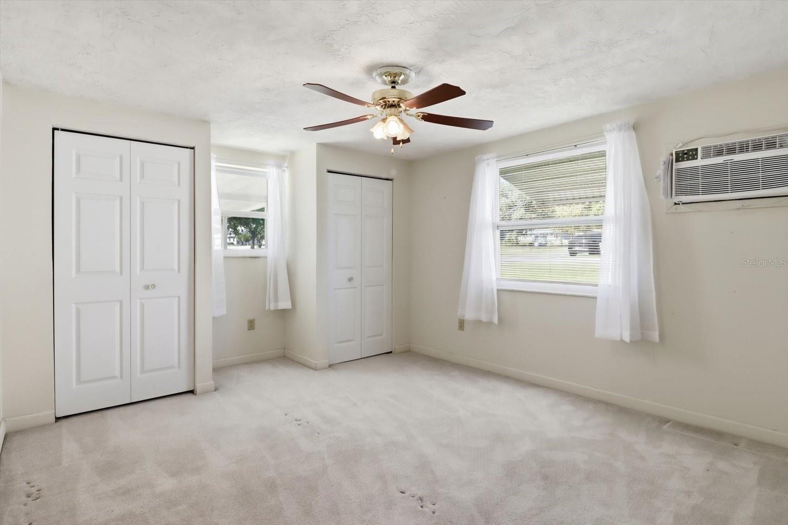 BEVERLY HILLS UNIT 04 - Residential