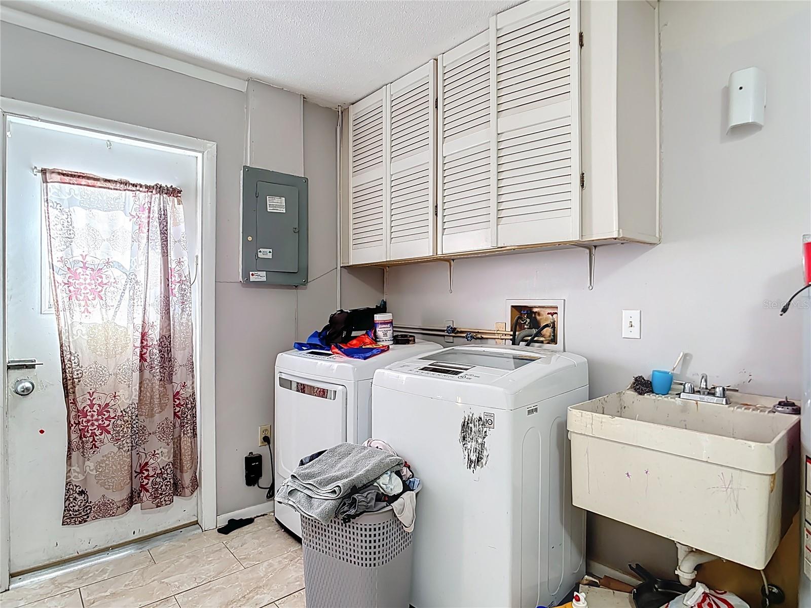 EAST VENICE - Residential