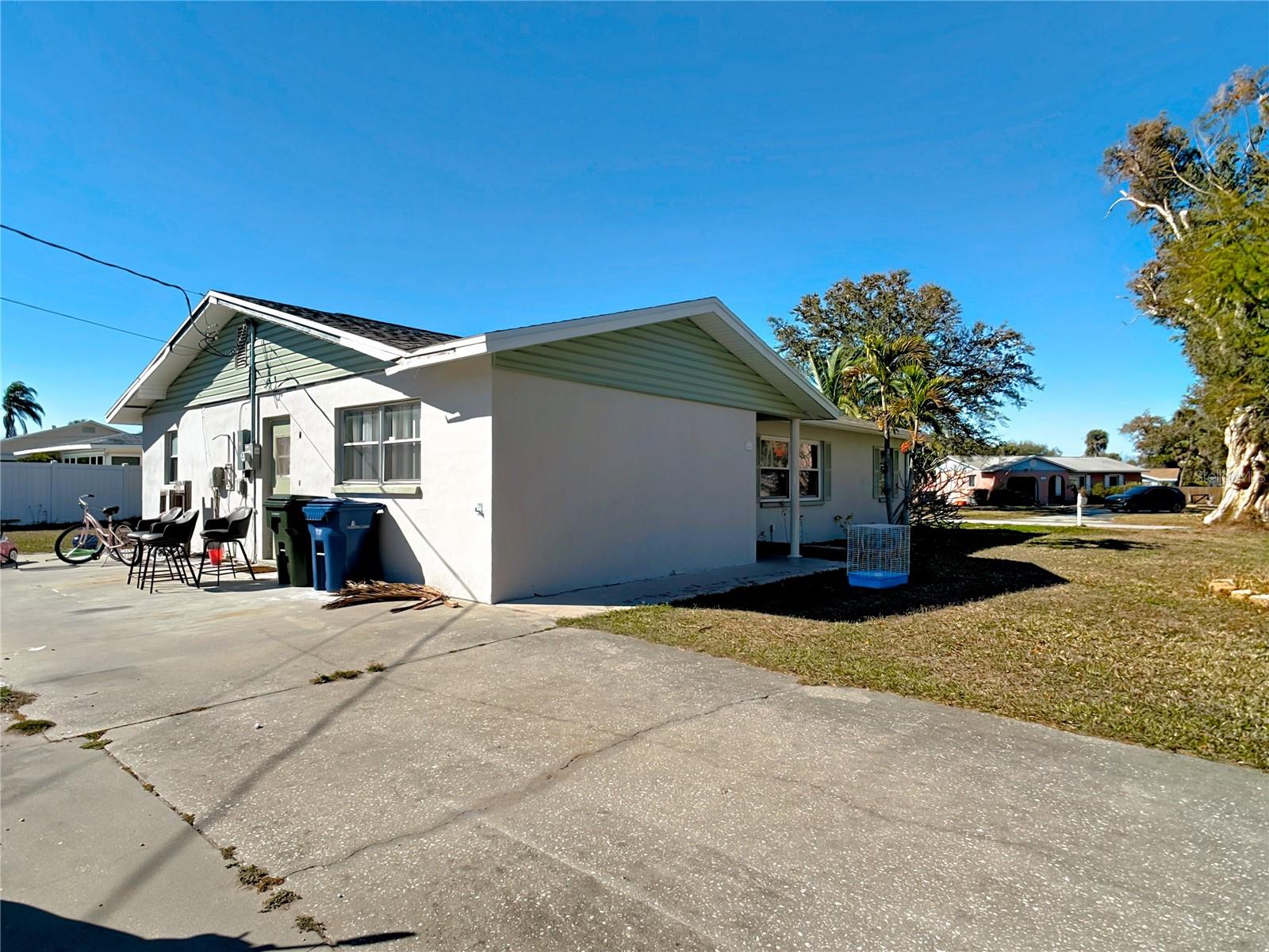 EAST VENICE - Residential