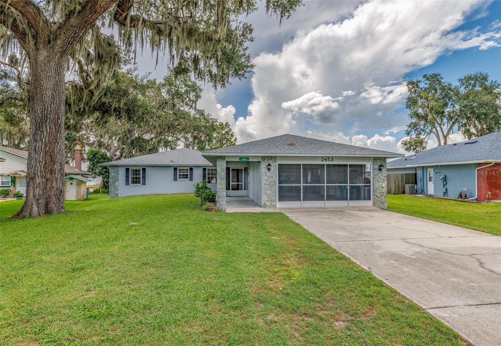 2453 N LAKEFRONT DRIVE