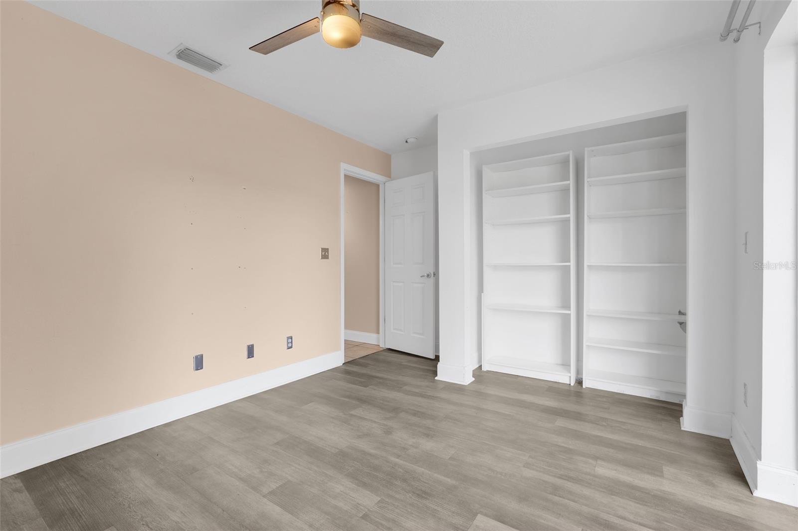 GROVELAND HIDDEN LAKES ESTATES - Residential