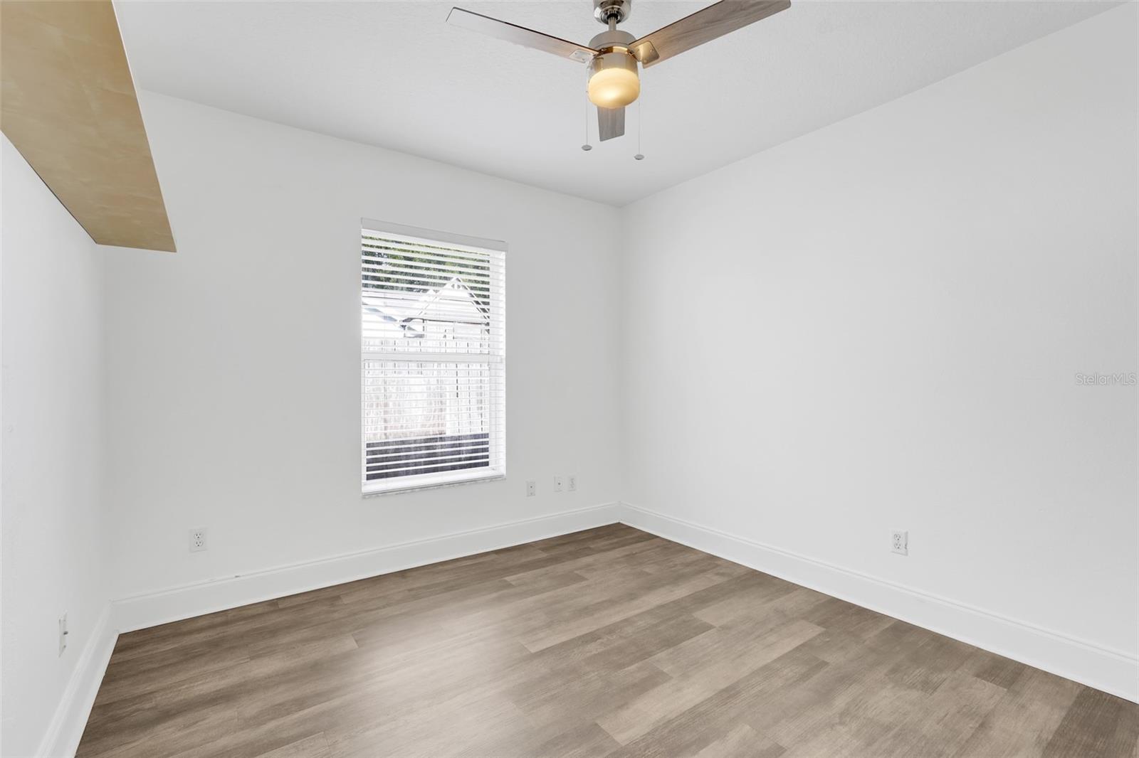 GROVELAND HIDDEN LAKES ESTATES - Residential