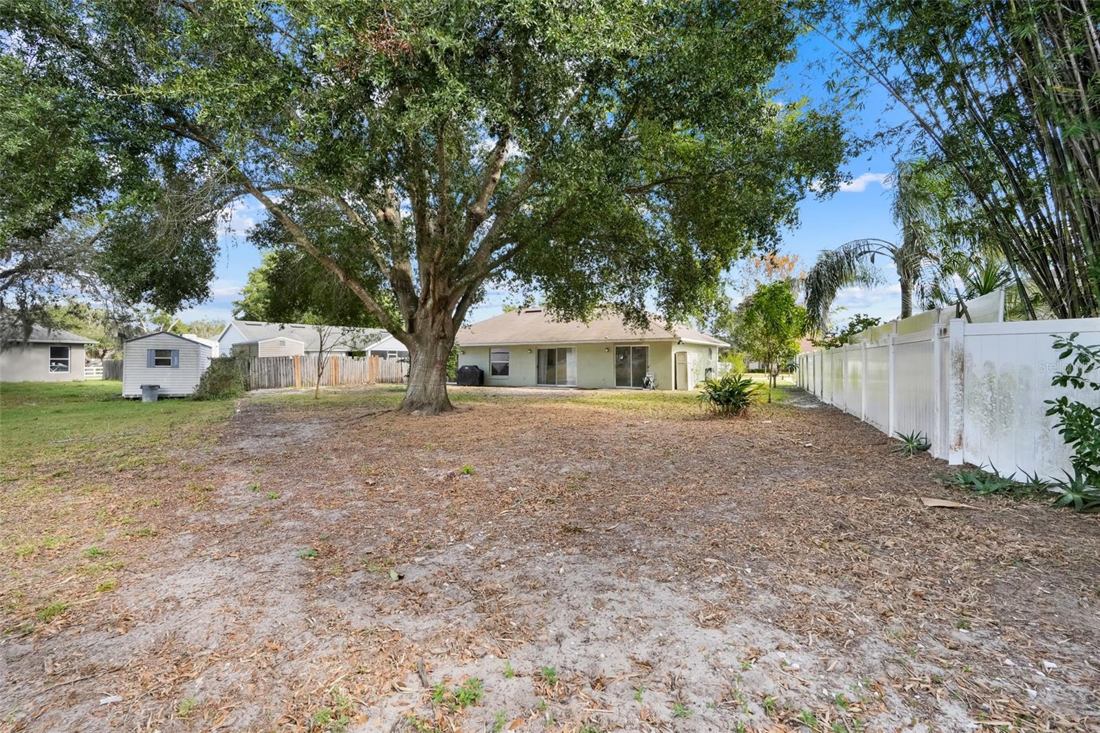 GROVELAND HIDDEN LAKES ESTATES - Residential