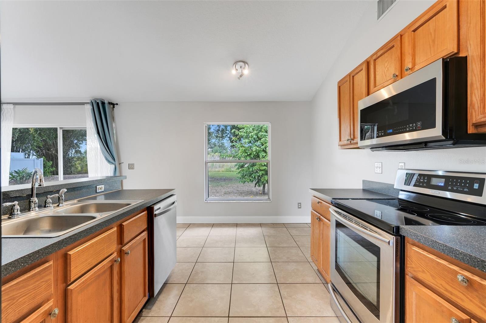 GROVELAND HIDDEN LAKES ESTATES - Residential