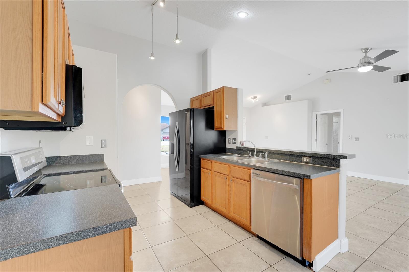 GROVELAND HIDDEN LAKES ESTATES - Residential