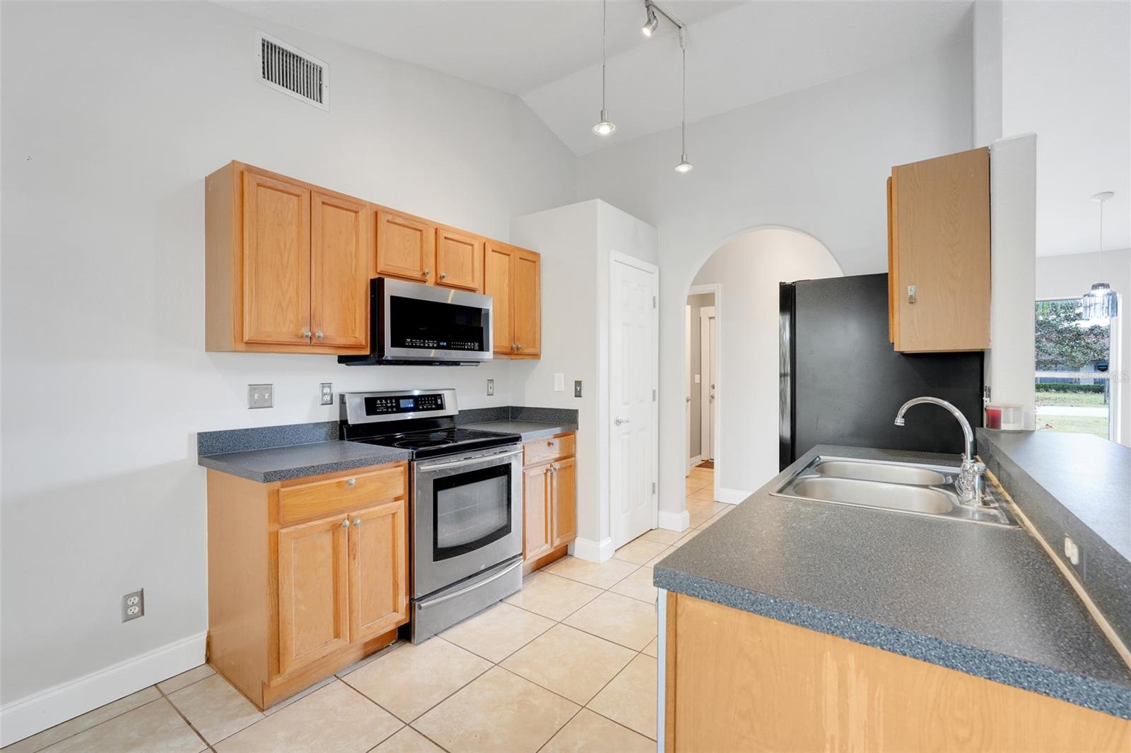 GROVELAND HIDDEN LAKES ESTATES - Residential