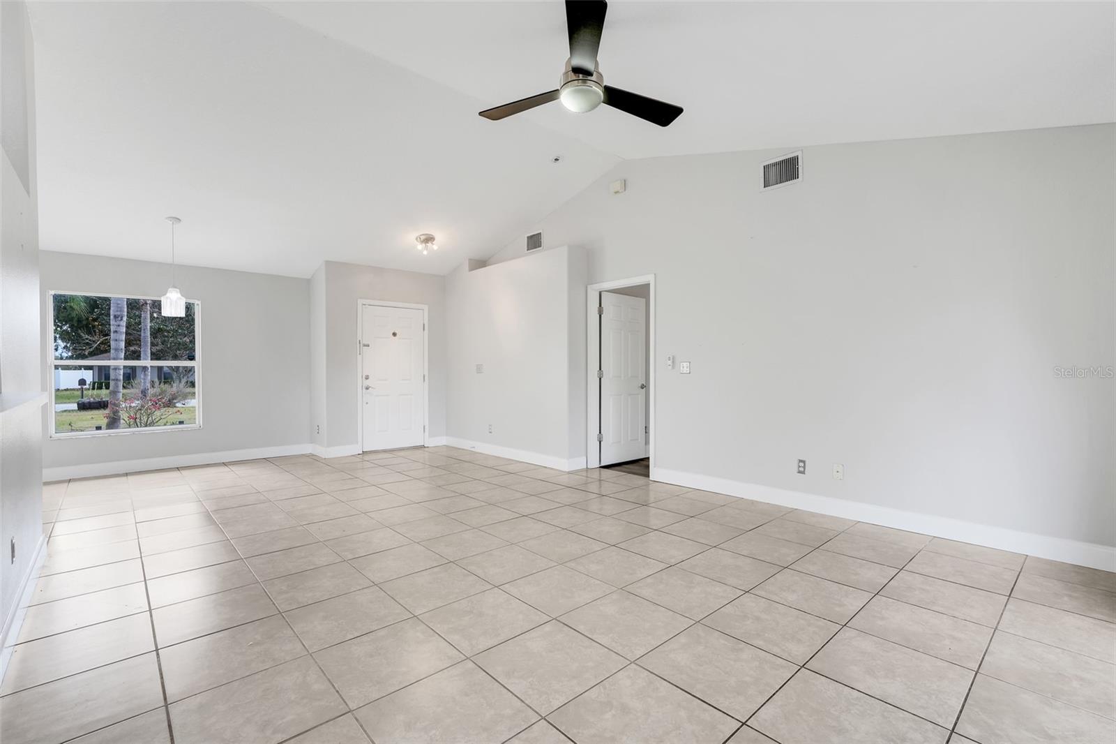 GROVELAND HIDDEN LAKES ESTATES - Residential