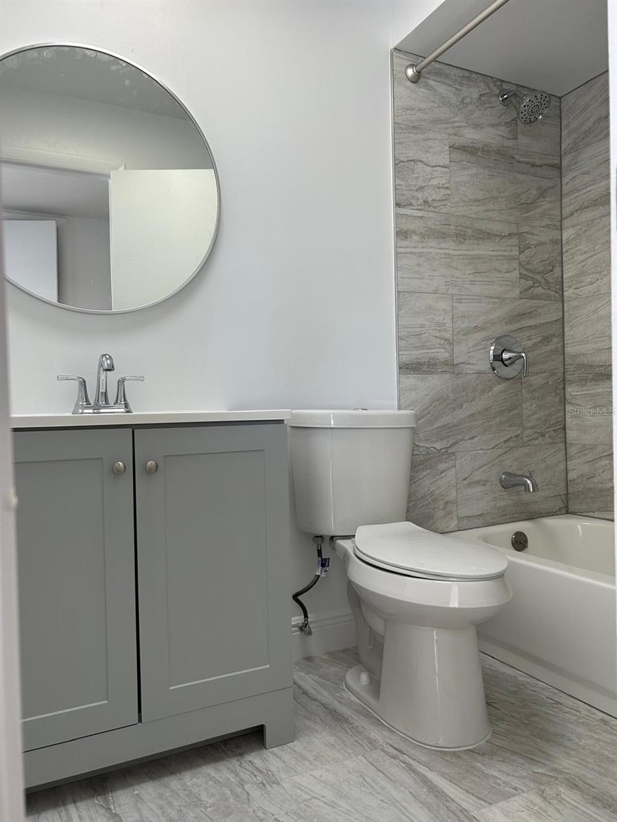 CHATEAU DE VILLE CONDO PH 01 - Residential Lease