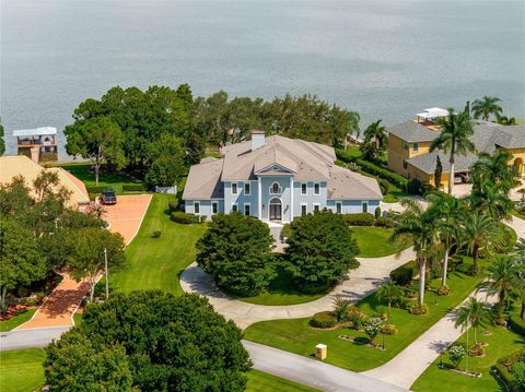 A home in WINTER HAVEN