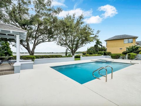 A home in WINTER HAVEN