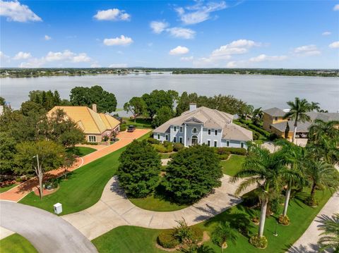 A home in WINTER HAVEN