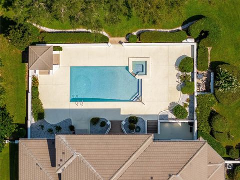 A home in WINTER HAVEN