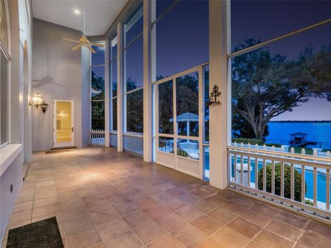 A home in WINTER HAVEN