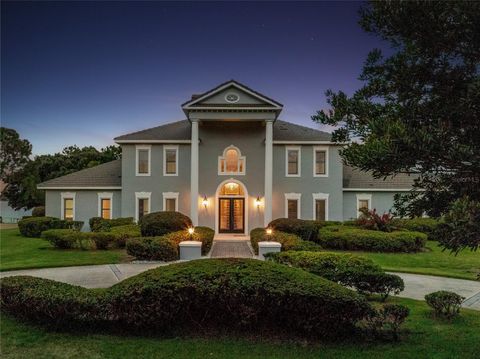 A home in WINTER HAVEN