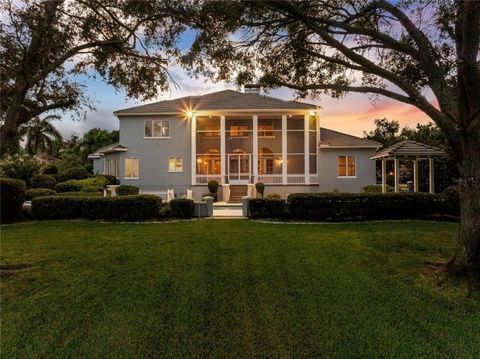 A home in WINTER HAVEN