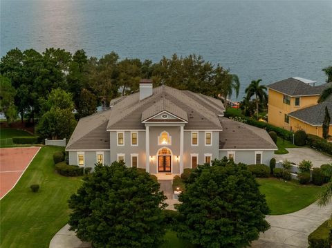 A home in WINTER HAVEN