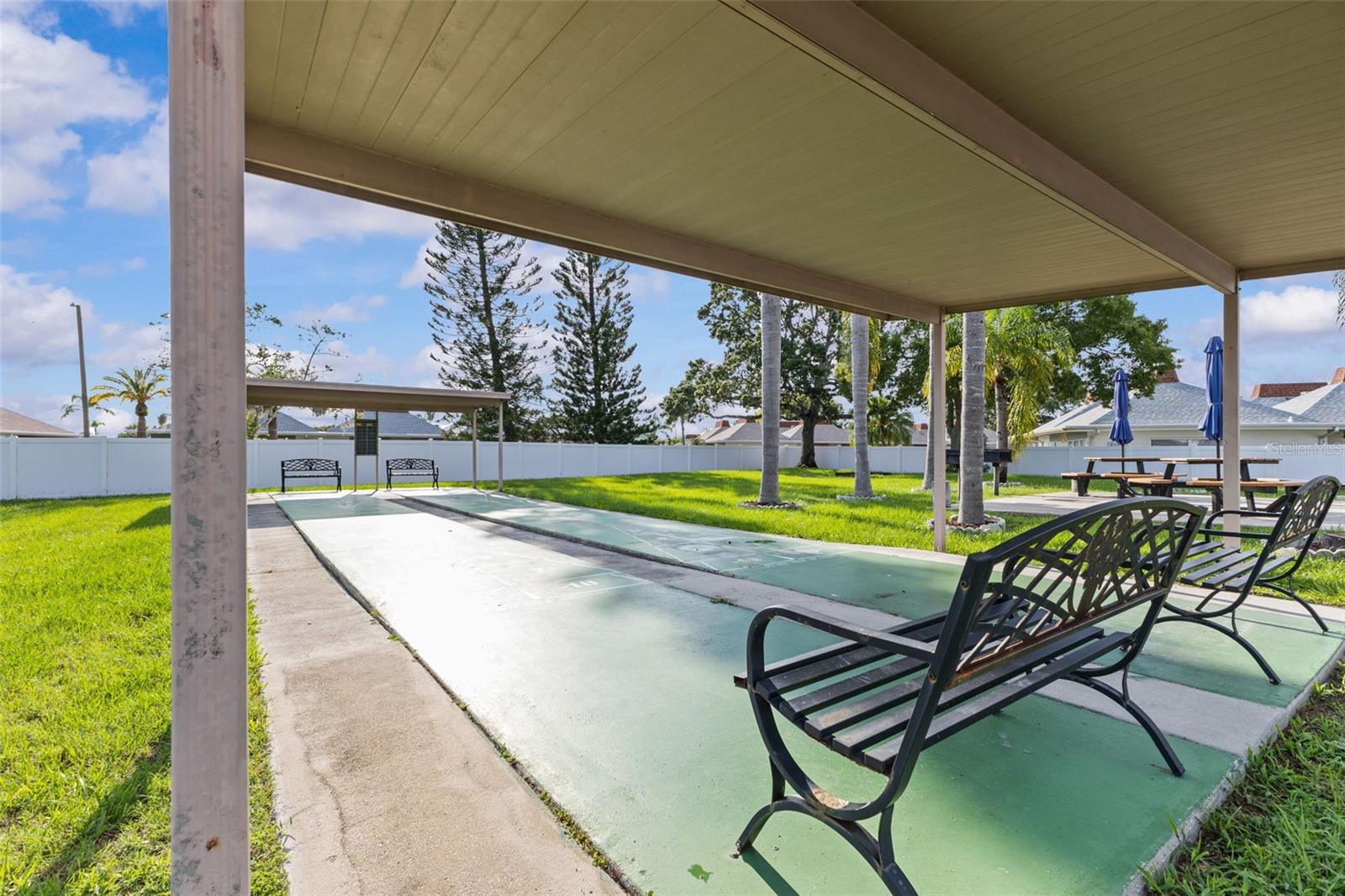 PINEWOOD VILLAS - Residential