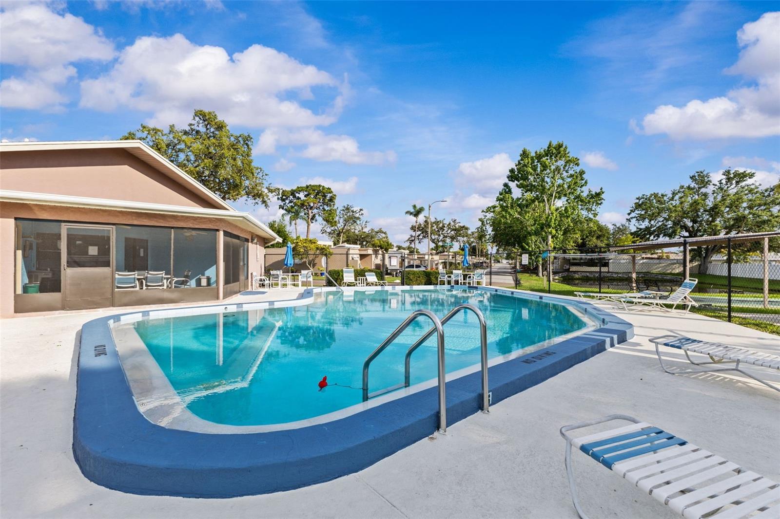 PINEWOOD VILLAS - Residential