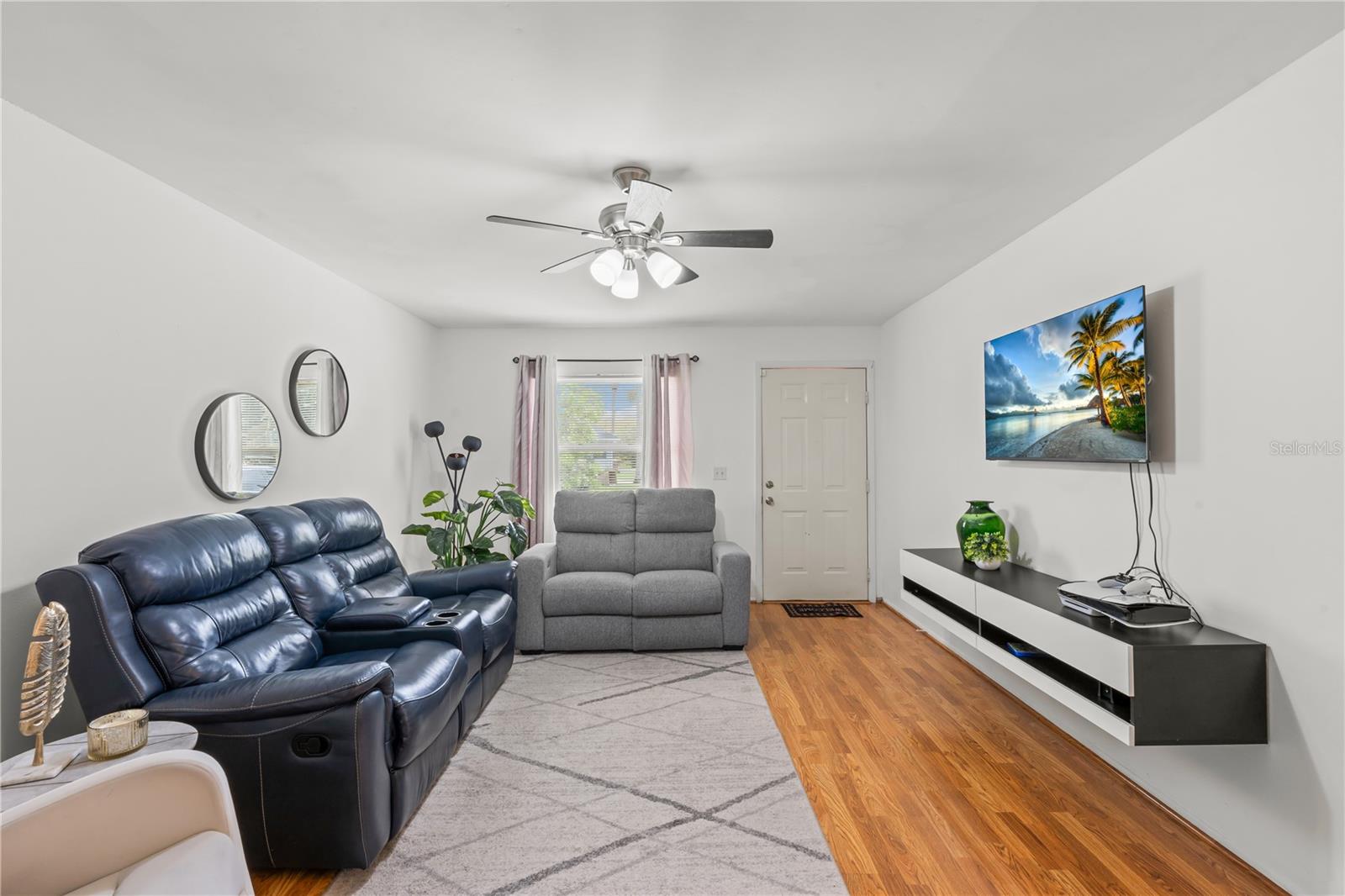 121 LAKE VILLA WAY