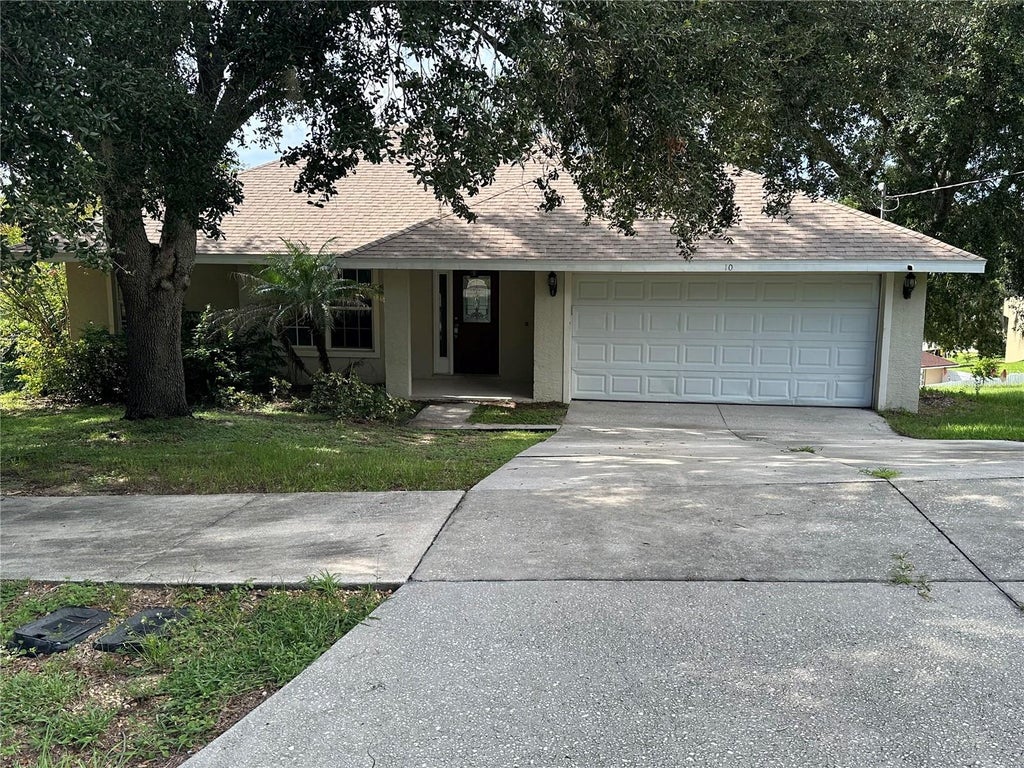 Photo of 10 Sunnyside Drive, Clermont, FL 34711 (MLS # G5117468)