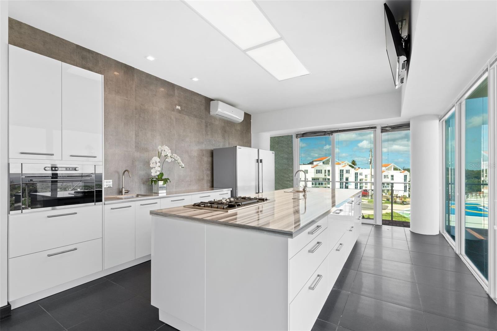 SAN JOSE HILLS - Residential