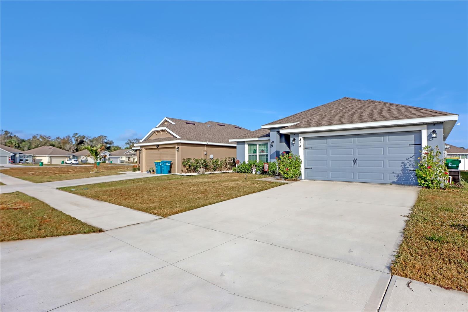 814 MOMENT STREET
