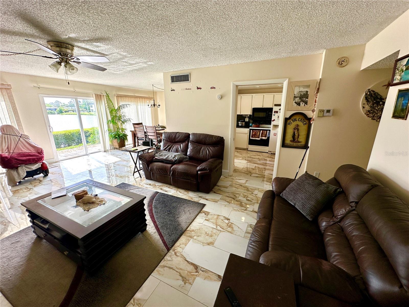PENTHOUSE GROVES - Residential