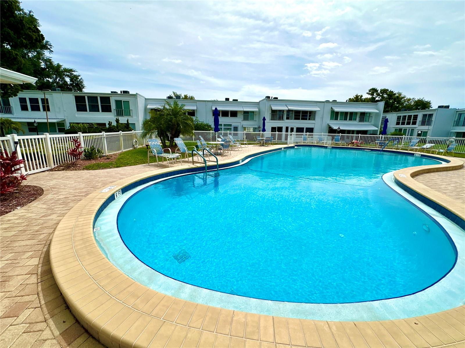PENTHOUSE GROVES - Residential