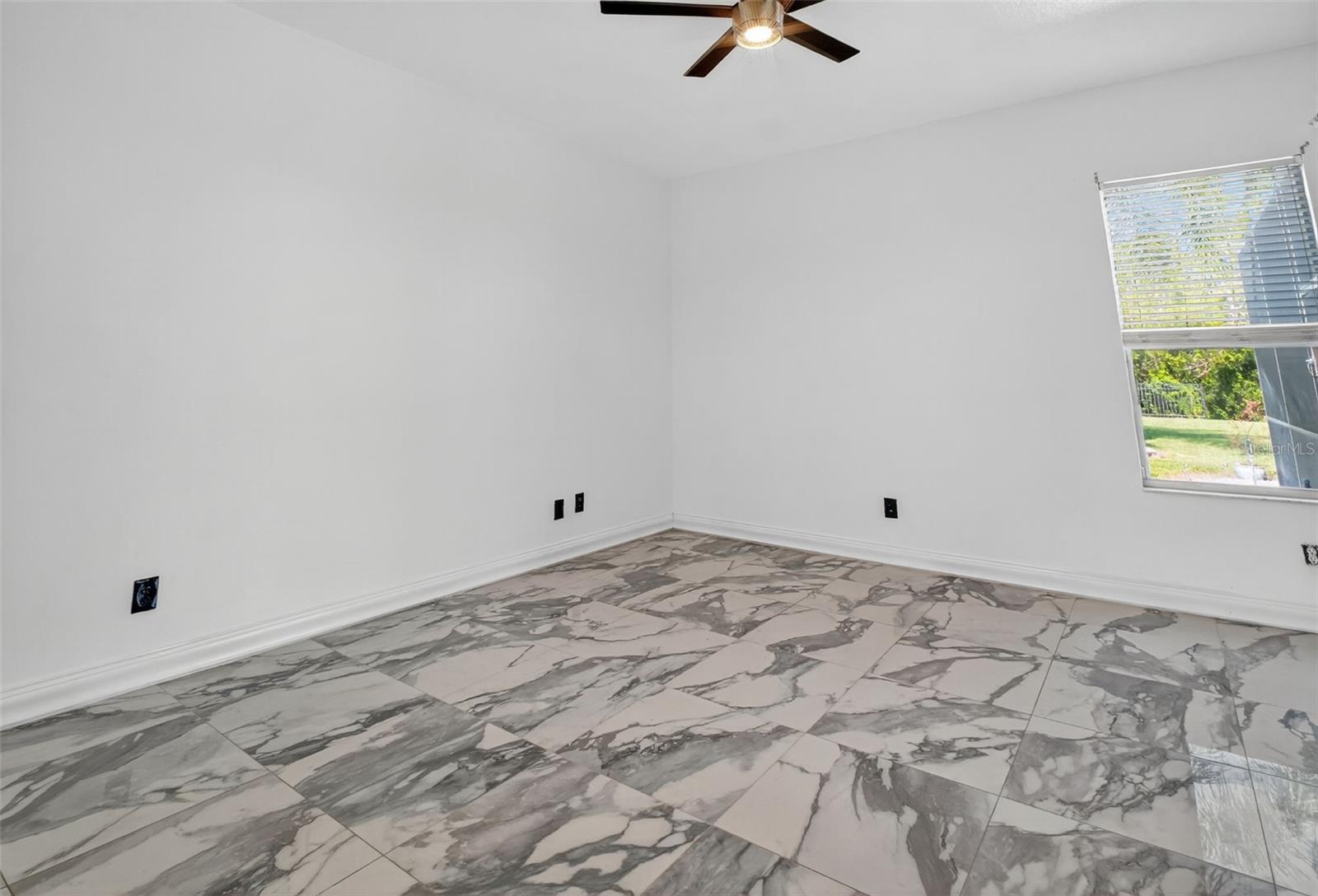 MOUNT DORA LOCH LEVEN PH 04 LT 94 - Residential