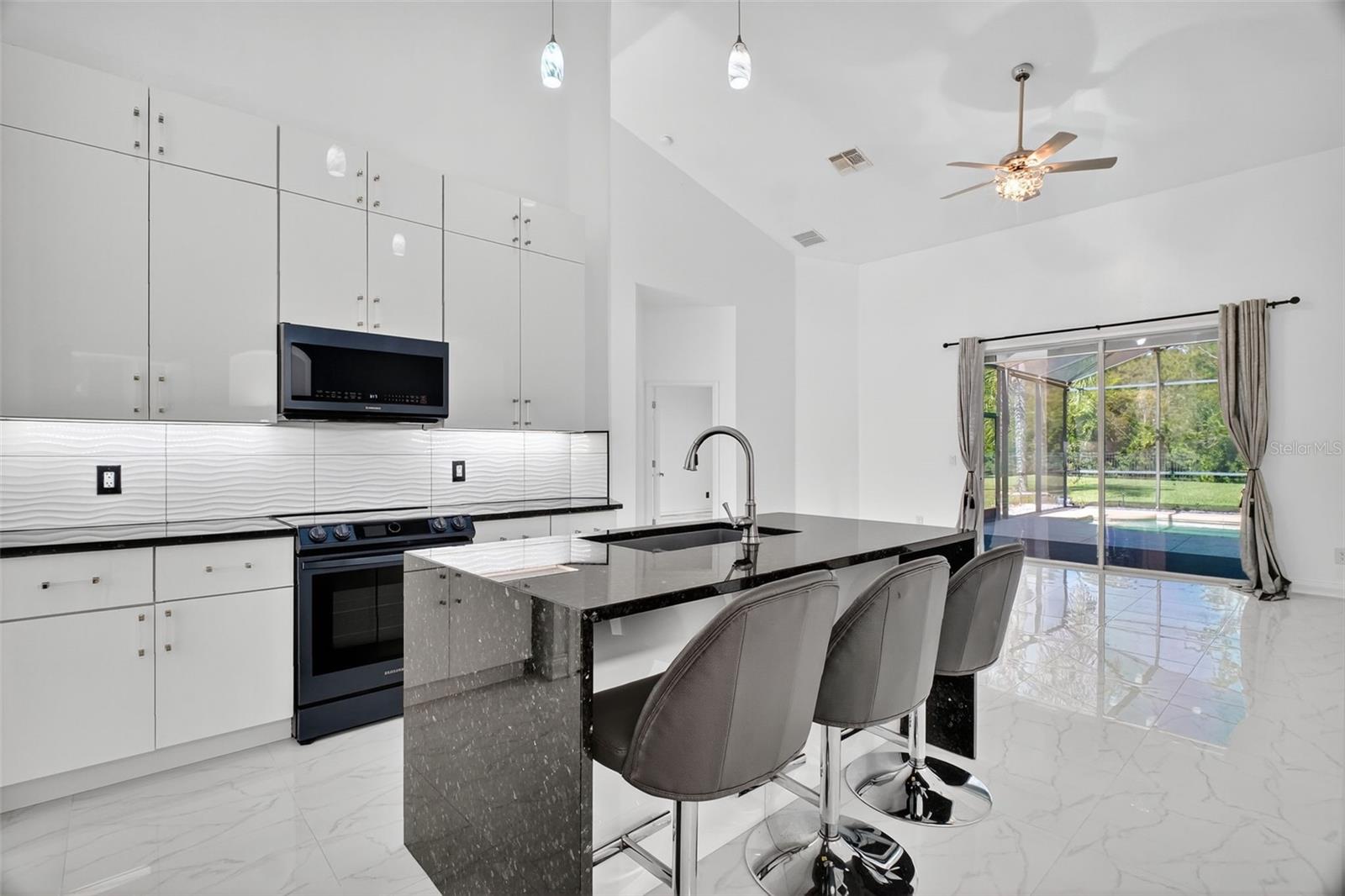 MOUNT DORA LOCH LEVEN PH 04 LT 94 - Residential