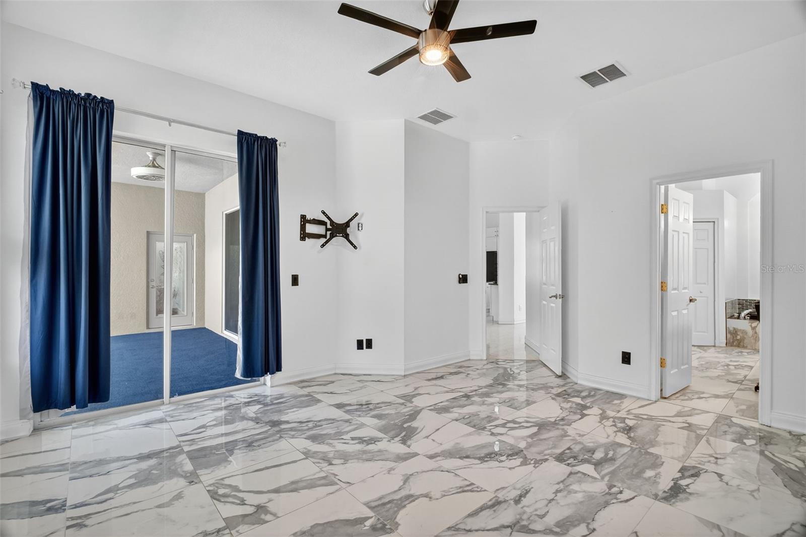 MOUNT DORA LOCH LEVEN PH 04 LT 94 - Residential