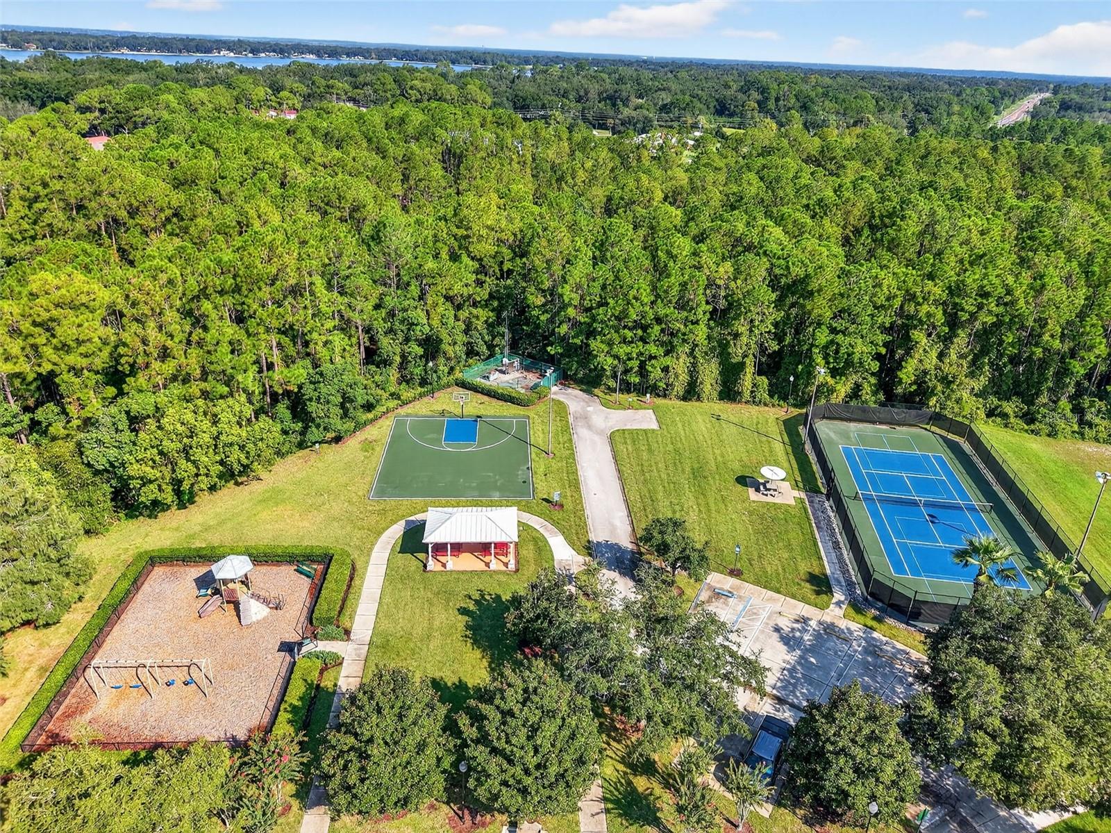 MOUNT DORA LOCH LEVEN PH 04 LT 94 - Residential