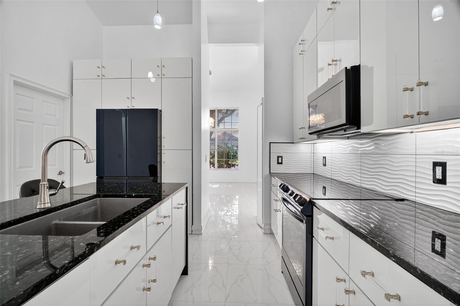 MOUNT DORA LOCH LEVEN PH 04 LT 94 - Residential