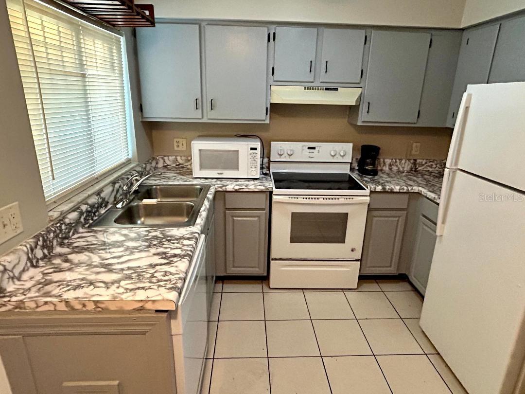 GARDEN CLUB APTS - Residential Lease