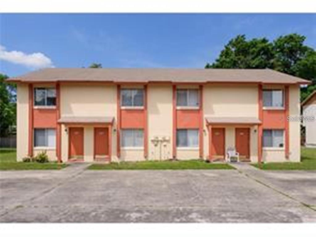 181 Garden Dr. Winter Springs - Two story townhouse with two bedroom 1 1/2 bath, all bedrooms upstairs. Large back & Front yard. Minutes away from 17-92 and SR 417.