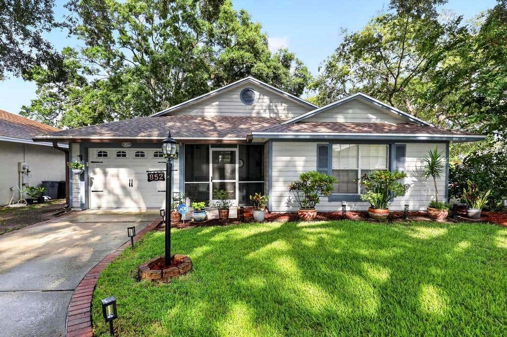 Photo of 852 Franklin Circle, Palm Harbor, FL 34683 (MLS # TB8532968)
