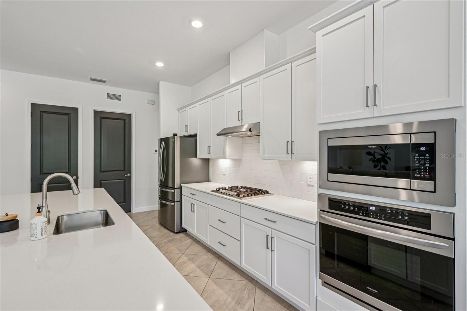 LORRAINE LAKES PH I - Residential