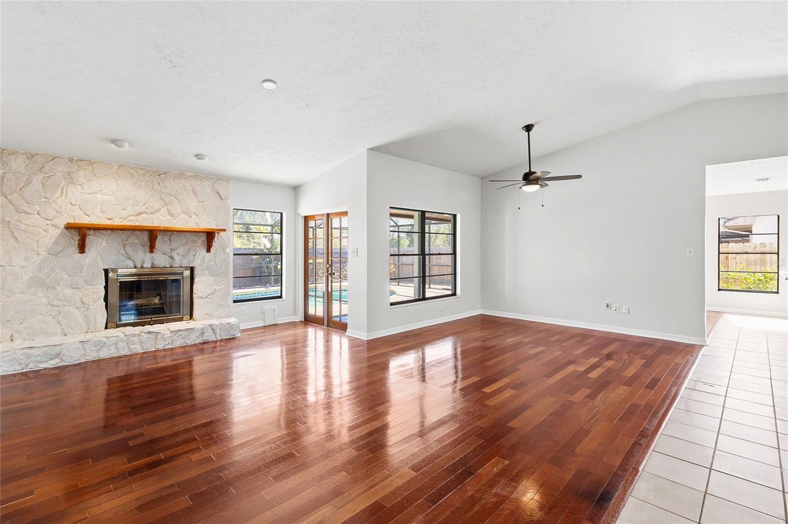 COUNTRY PLACE UNIT 3 B - Residential